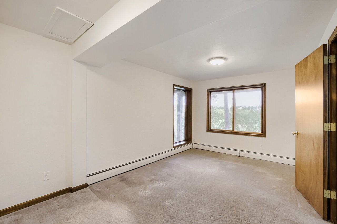 21648 Mountsfield Dr - Photo 5 of 32