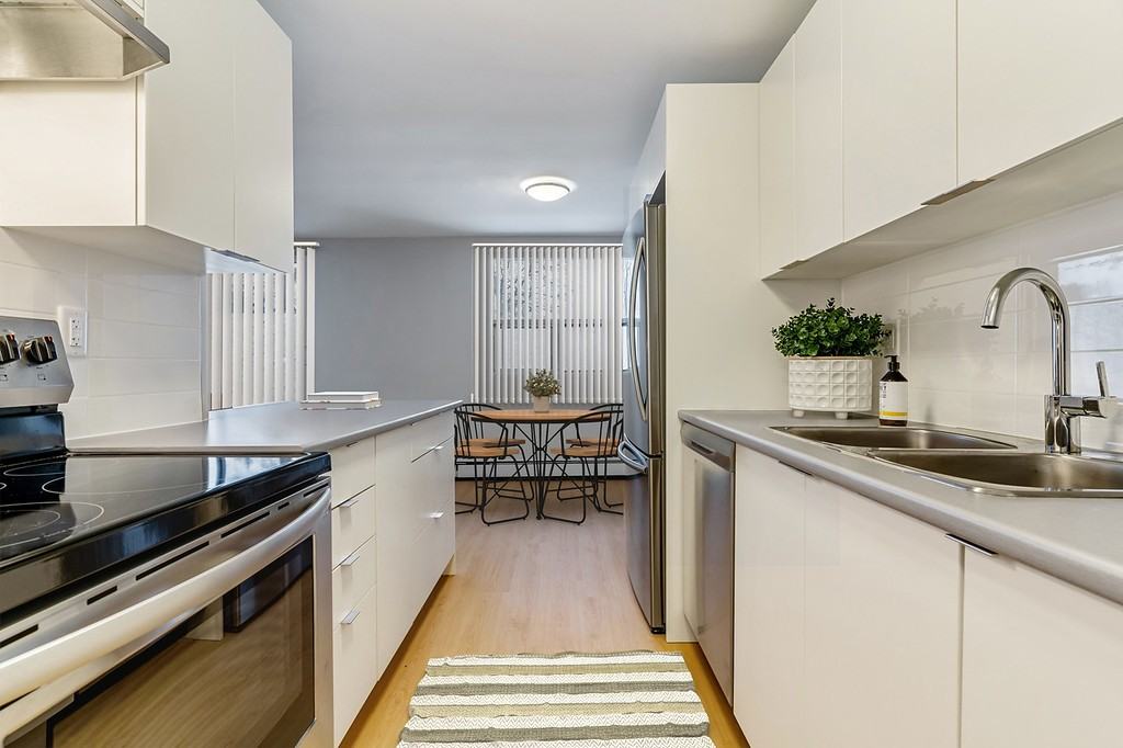 Castlegrove Apartments - Photo 2 of 11