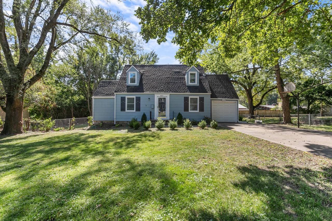 6527 W 80th St - Photo 3 of 28