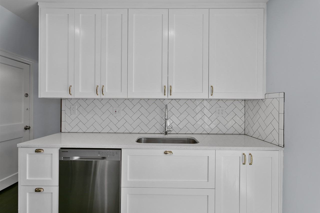6527 W 80th St - Photo 4 of 28