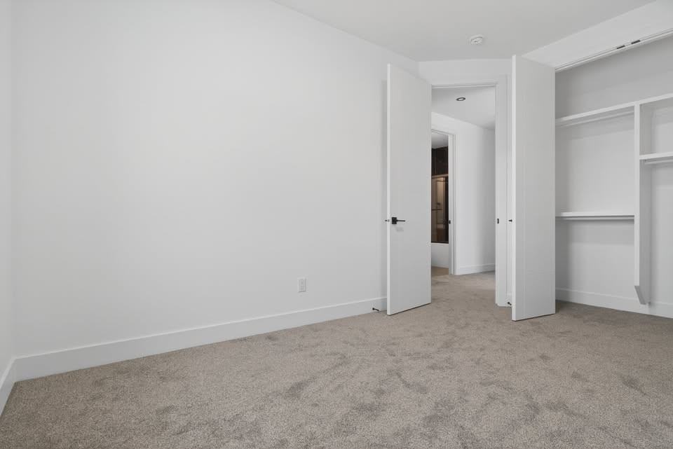 4603 21 Ave Nw #1 - Photo 6 of 9
