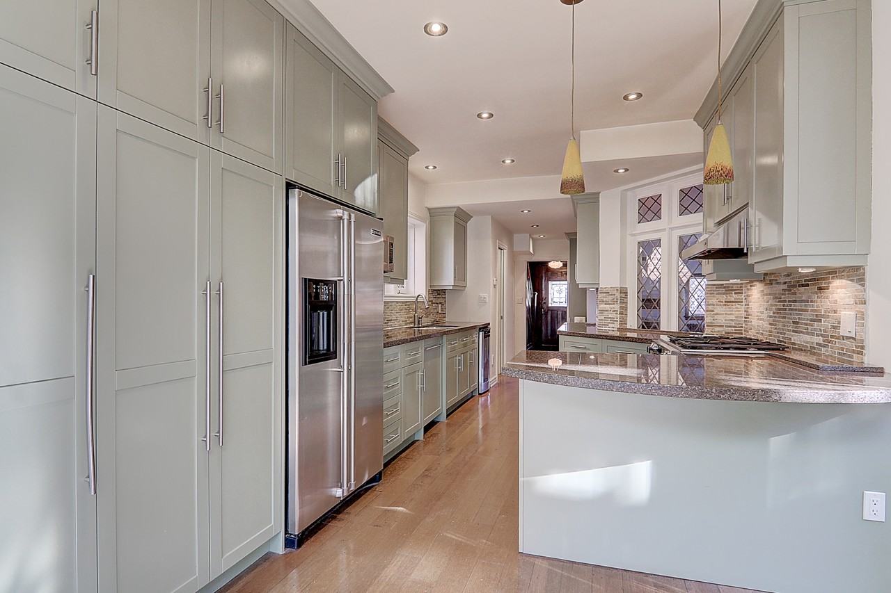 138 Fallingbrook Rd - Photo 2 of 40