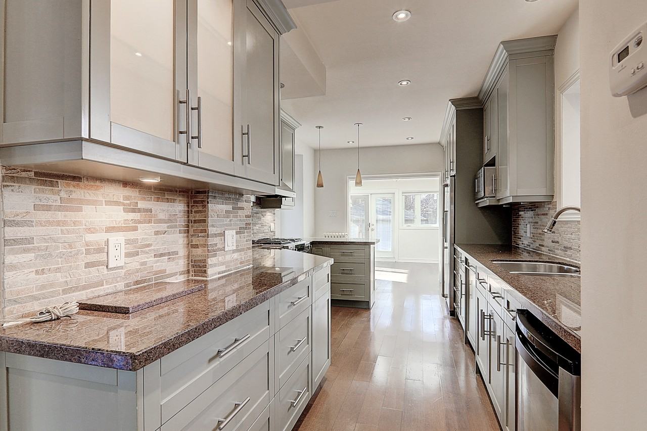 138 Fallingbrook Rd - Photo 3 of 40
