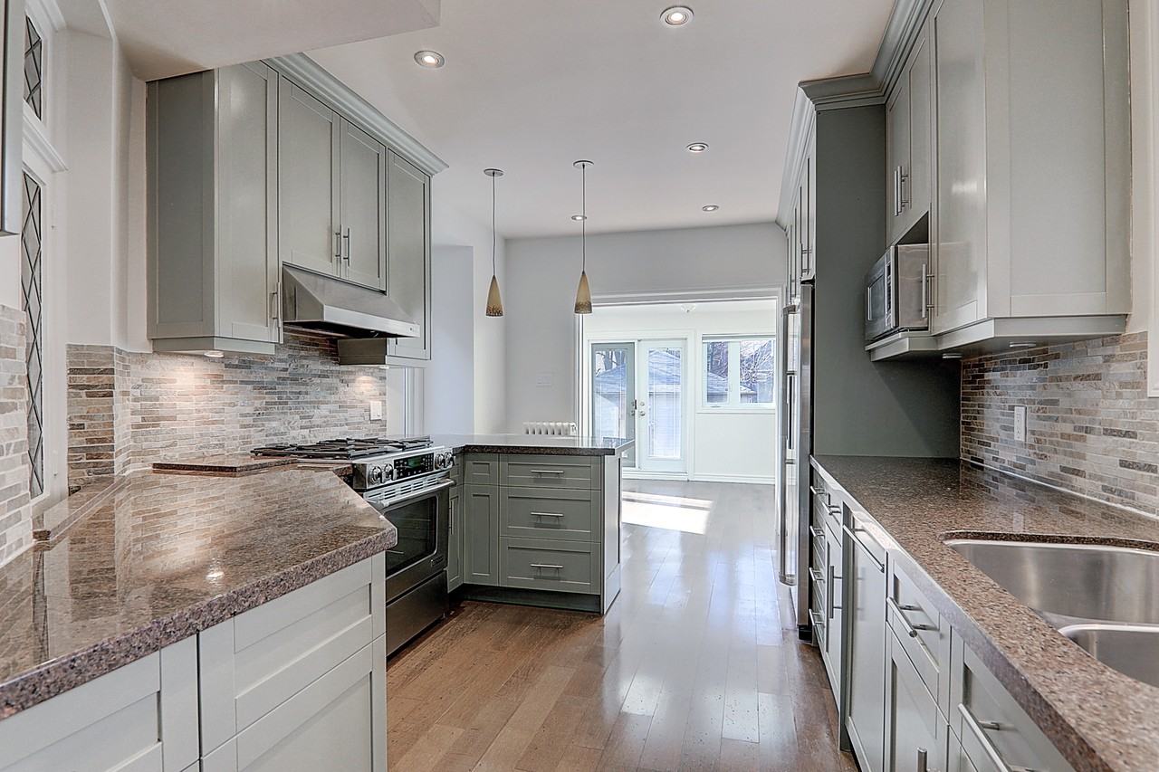 138 Fallingbrook Rd - Photo 4 of 40