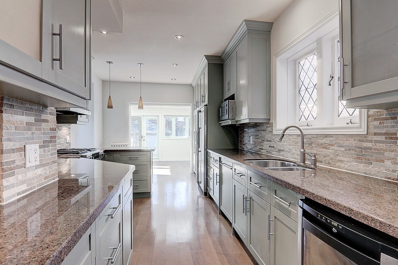 138 Fallingbrook Rd - Photo 5 of 40