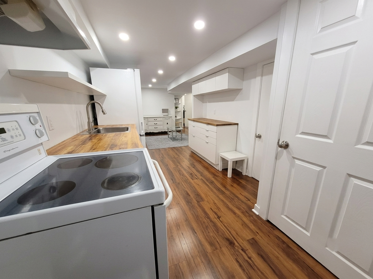 1191 Woodbine Ave #BS