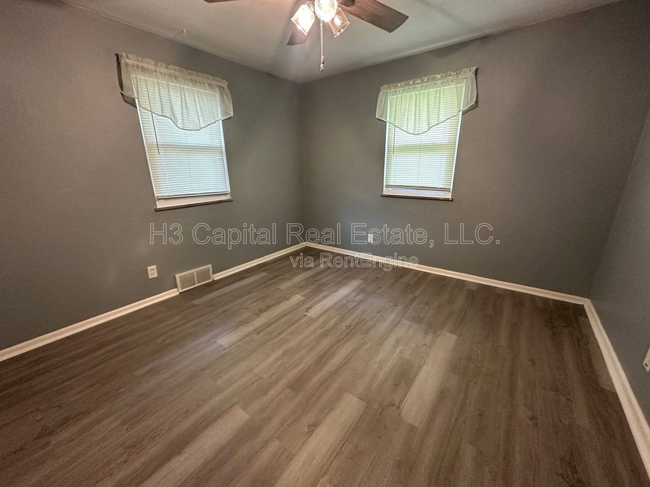 202 S Hilgard St - Photo 6 of 9