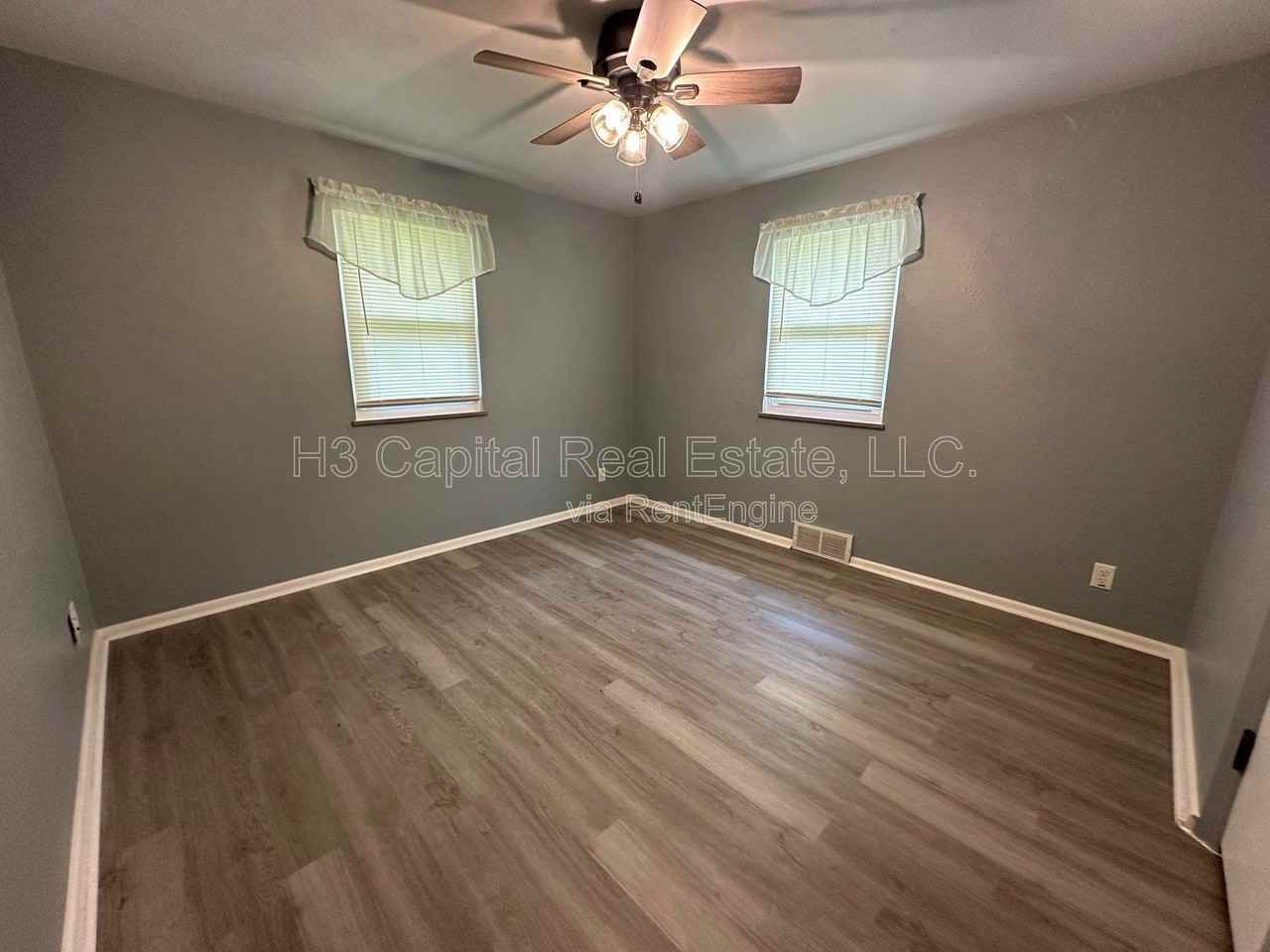 202 S Hilgard St - Photo 7 of 9