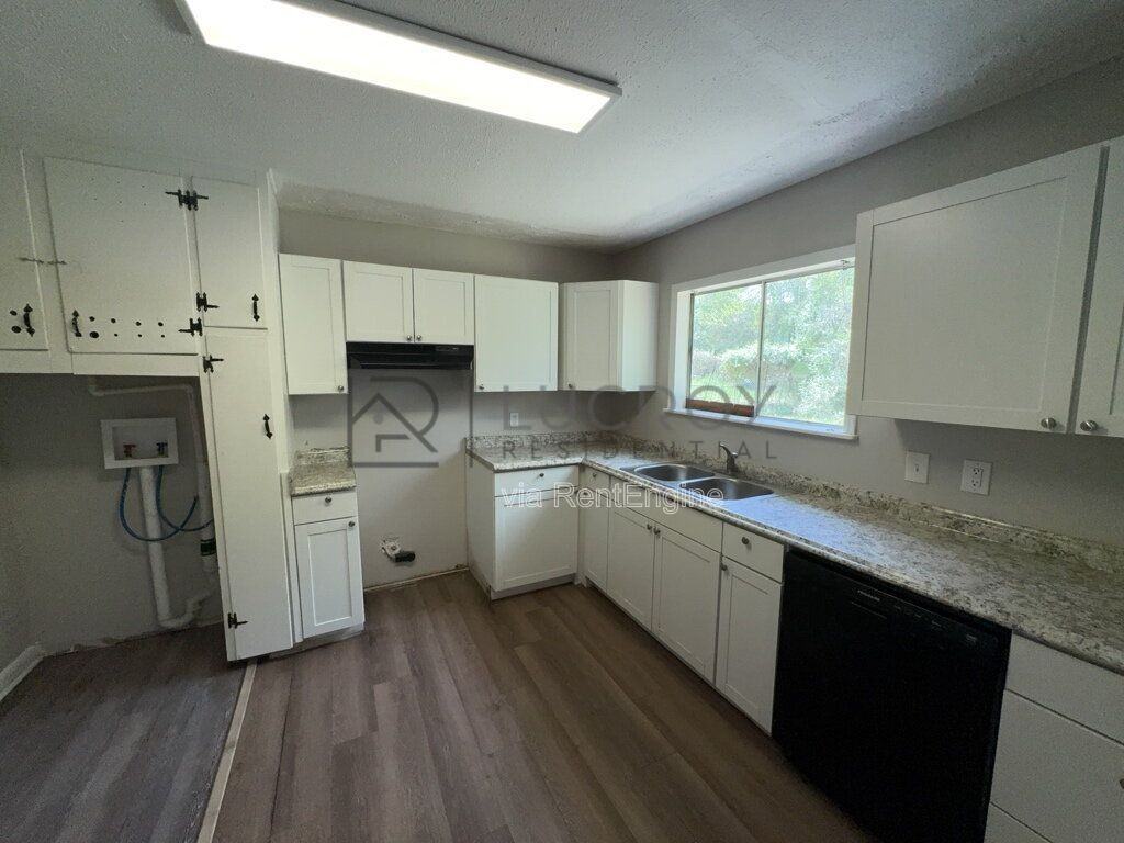 3341 Suncrest Dr - Photo 5 of 13