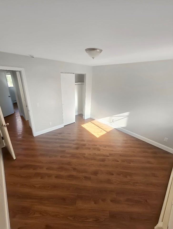 136 N Lake St #3 - Photo 4 of 6