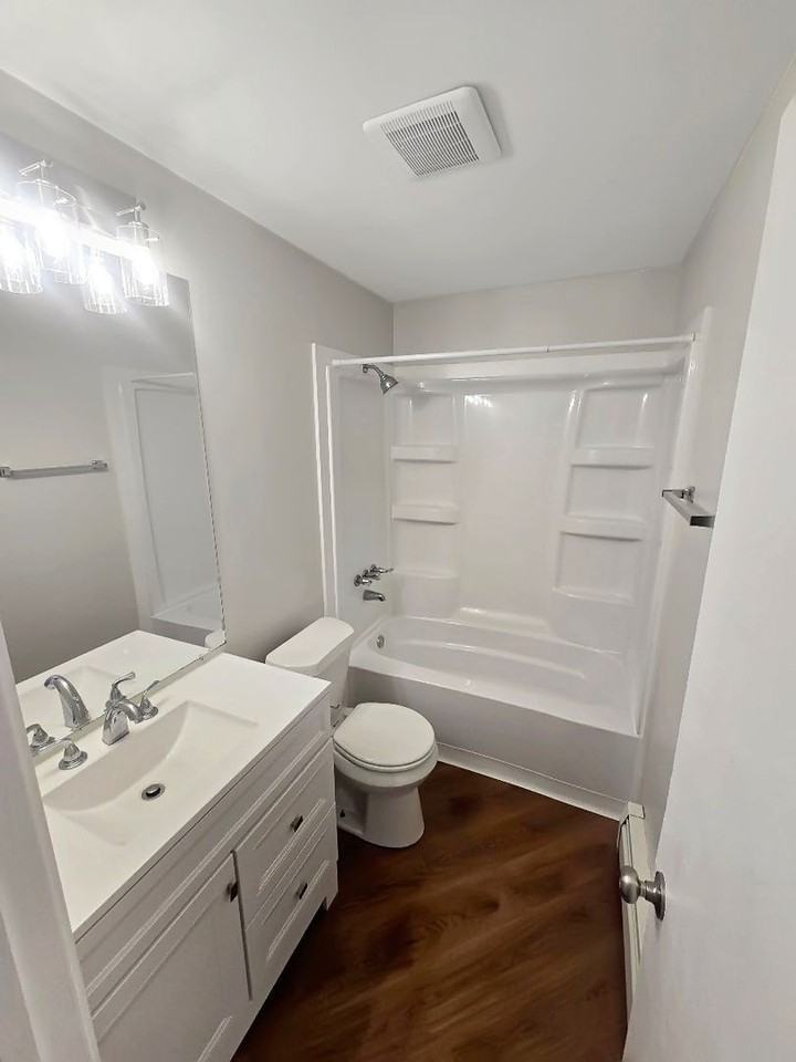 136 N Lake St #3 - Photo 5 of 6