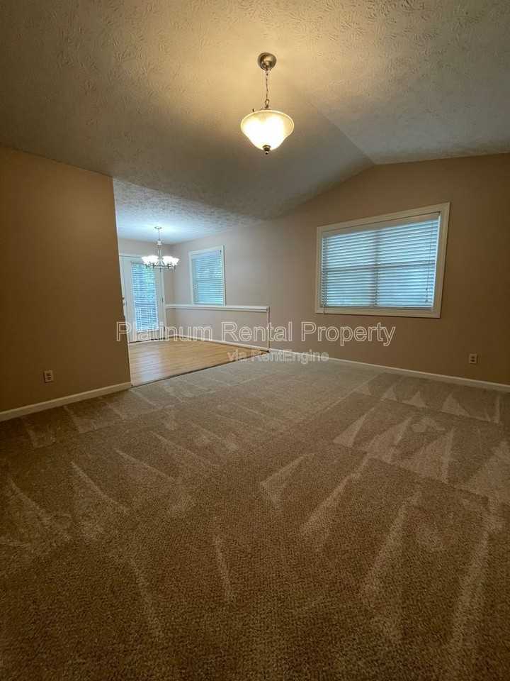 268 Jennifer Ct - Photo 5 of 22