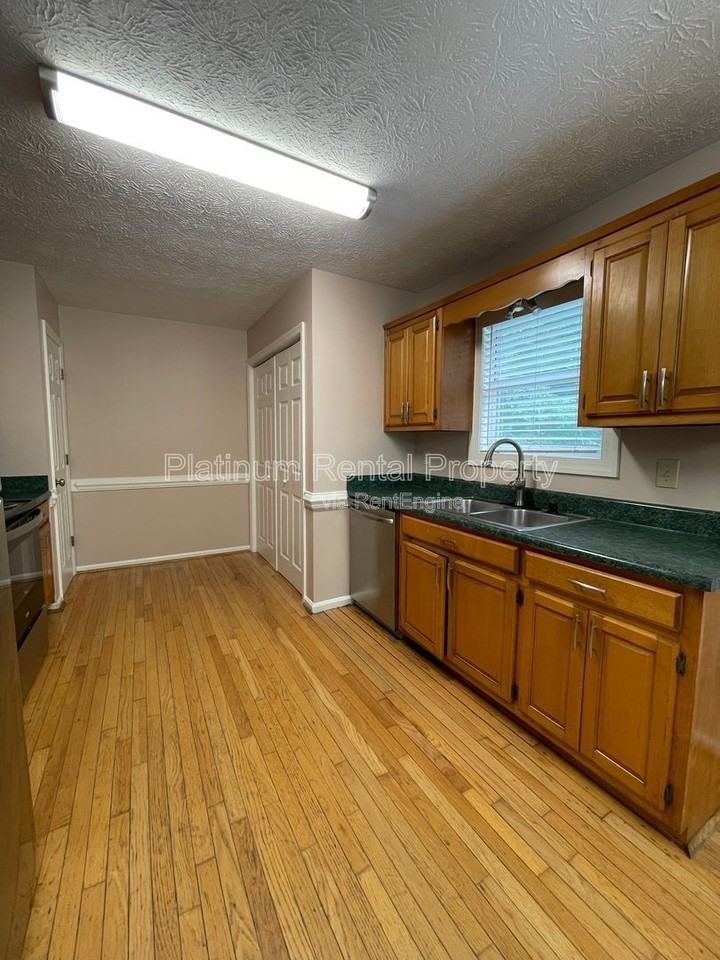 268 Jennifer Ct - Photo 7 of 22