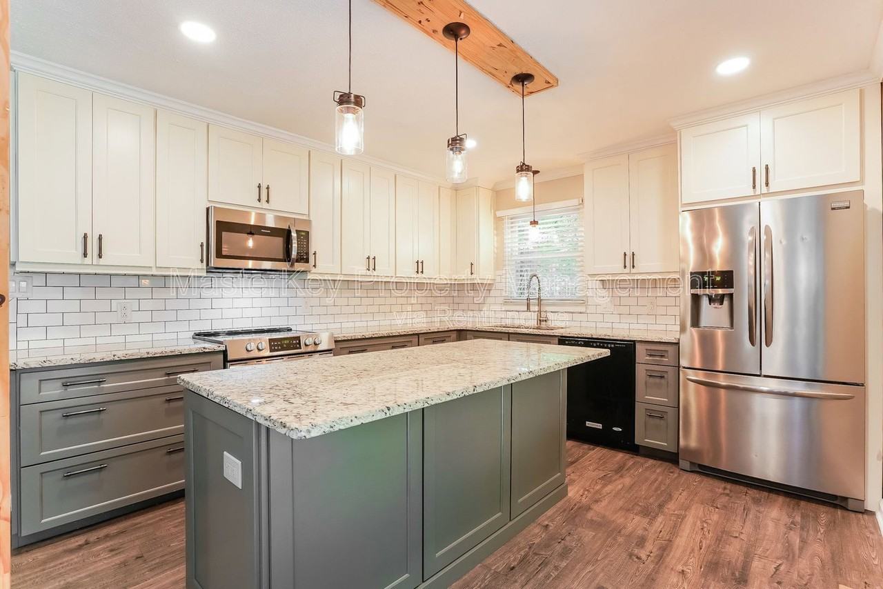 220 W Elm Ave - Photo 3 of 28