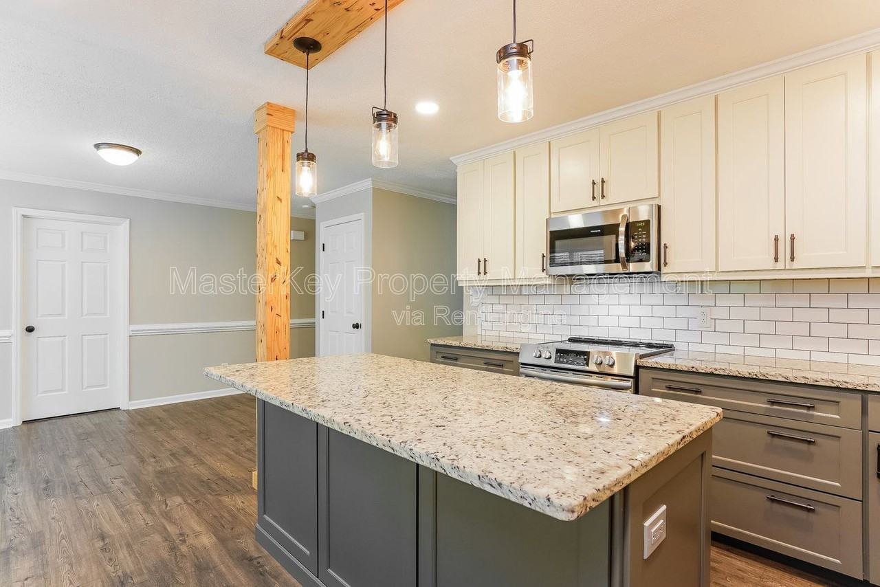 220 W Elm Ave - Photo 4 of 28