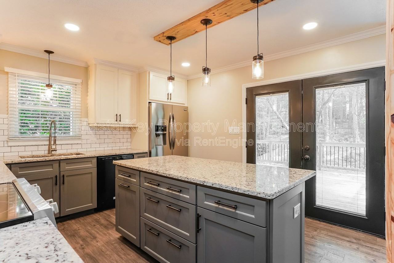 220 W Elm Ave - Photo 5 of 28