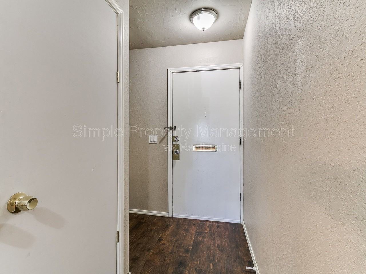 10607 N Macarthur Blvd - Photo 3 of 27