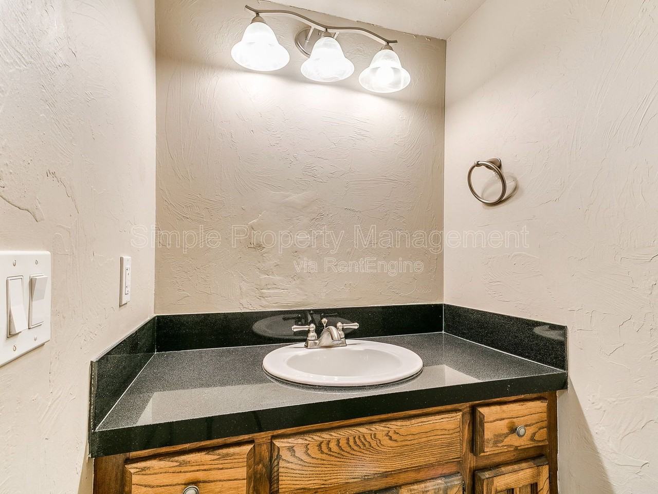 10607 N Macarthur Blvd - Photo 4 of 27