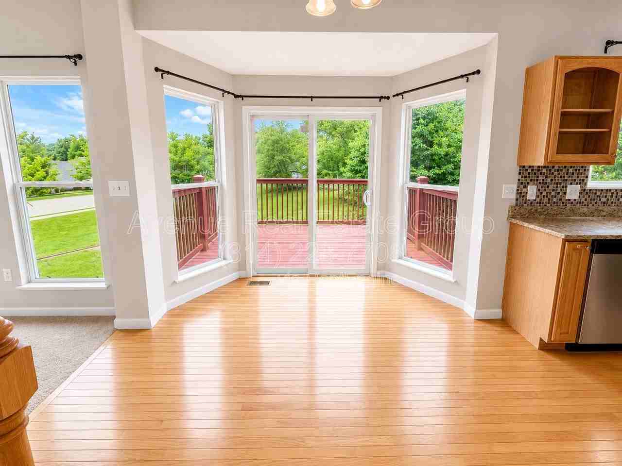 555 Fortress Ct - Photo 6 of 20
