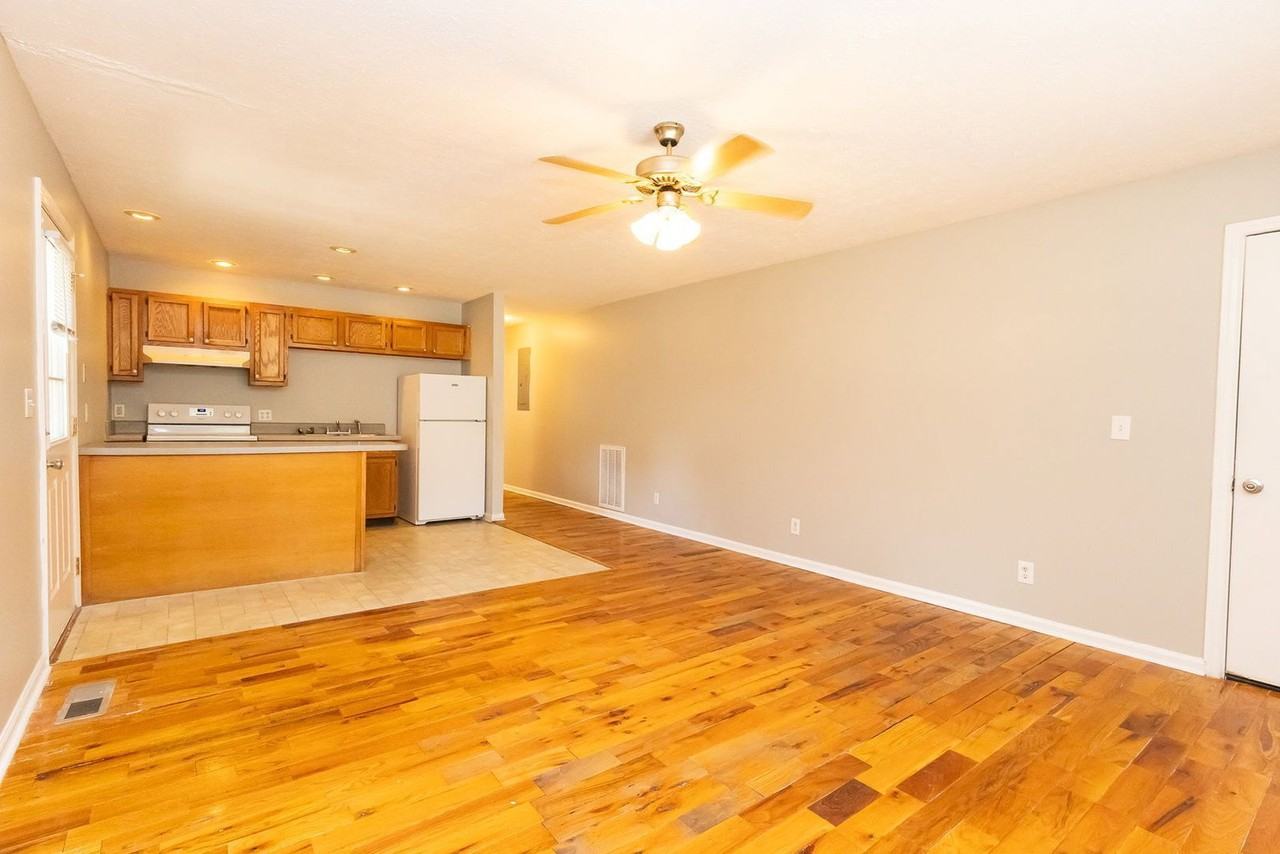 402 Hall St #A - Photo 3 of 12