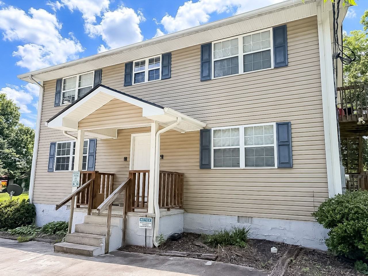 402 Hall St #A - Photo 4 of 12