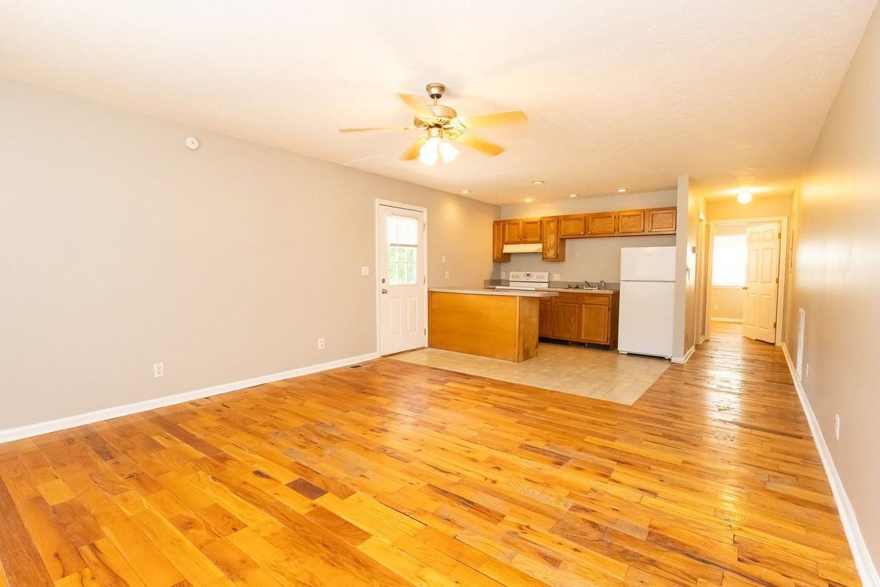 402 Hall St #A - Photo 5 of 12