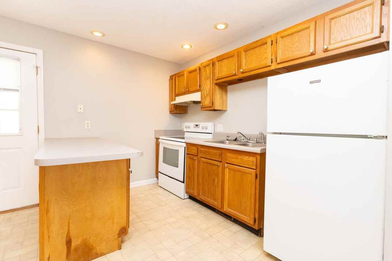 402 Hall St #A - Photo 7 of 12