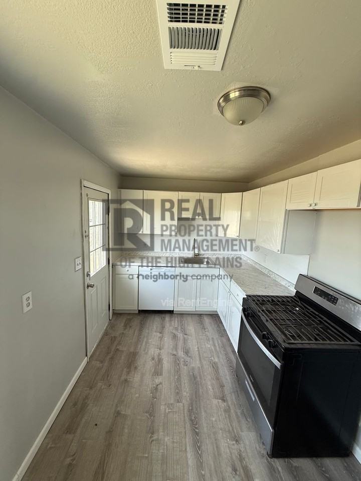 3006 N Vernon St - Photo 3 of 4