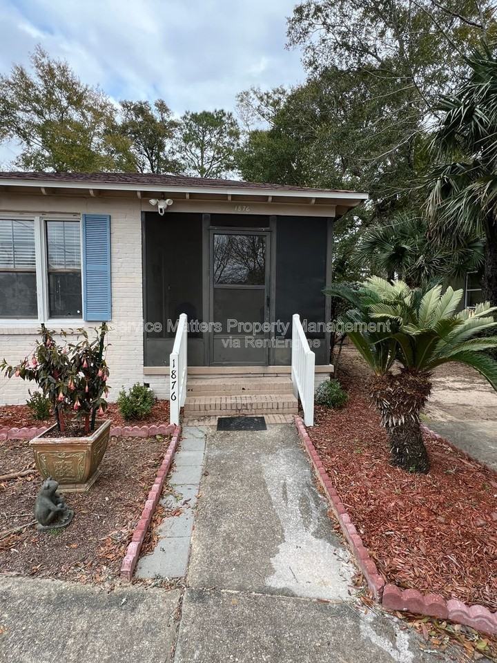 1876 N Baylen St - Photo 2 of 34