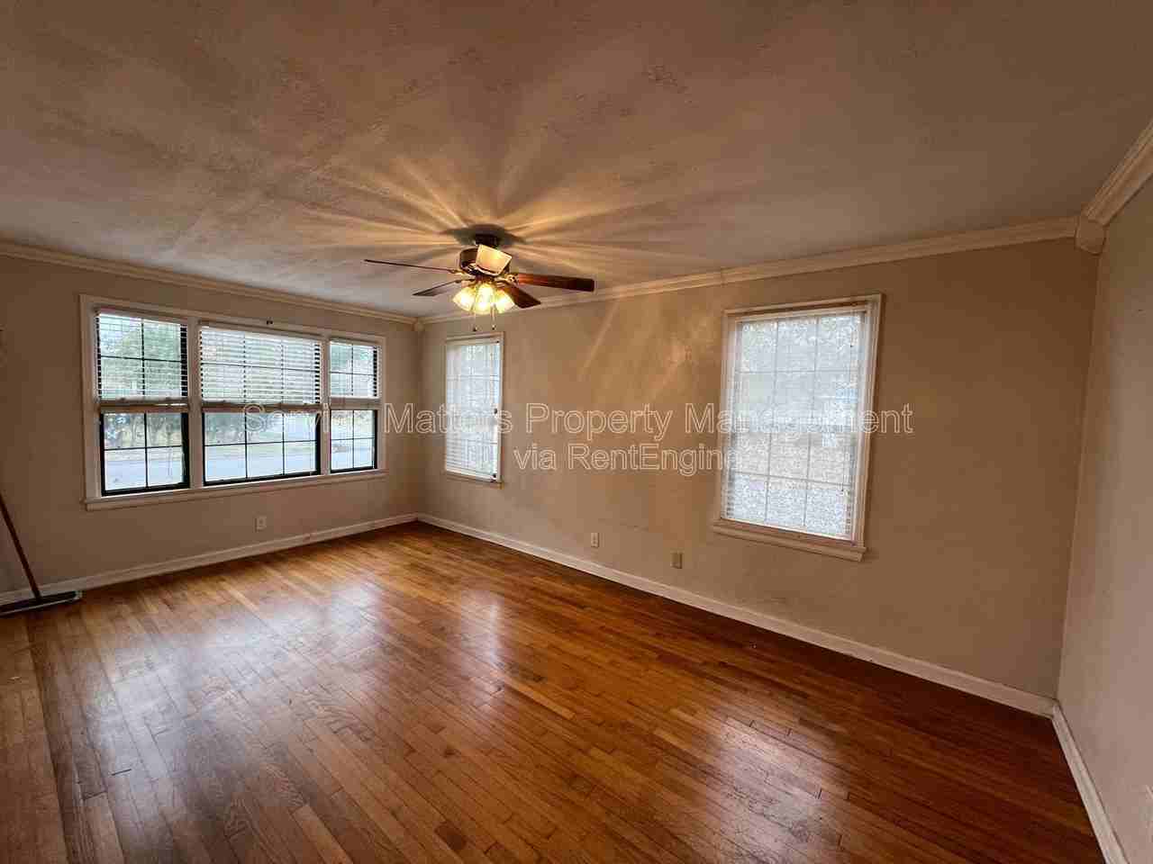 1876 N Baylen St - Photo 4 of 34