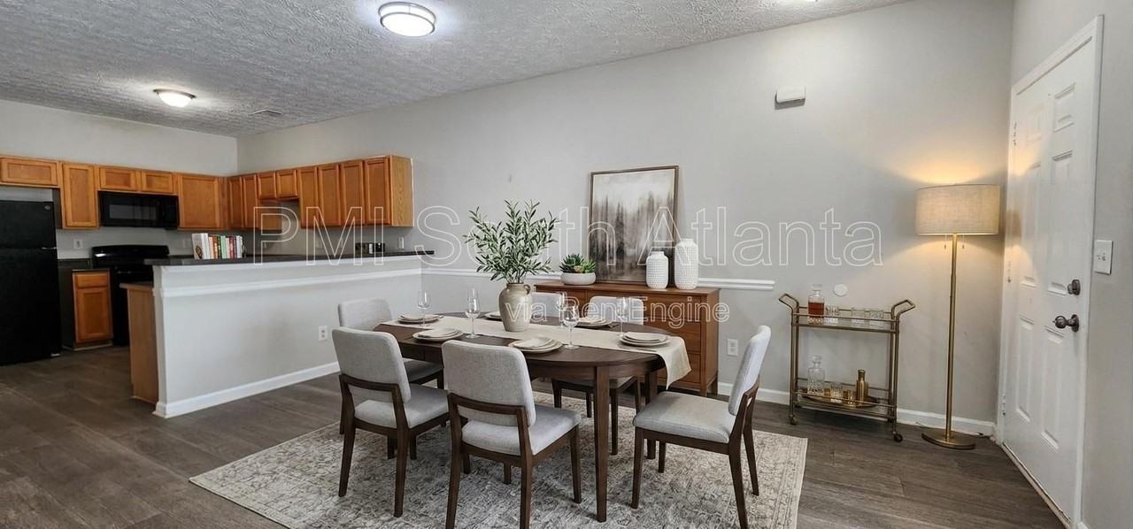 1749 Carrington Dr - Photo 4 of 28