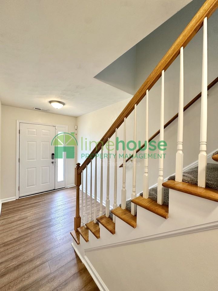 1323 Hoover Ave - Photo 4 of 18