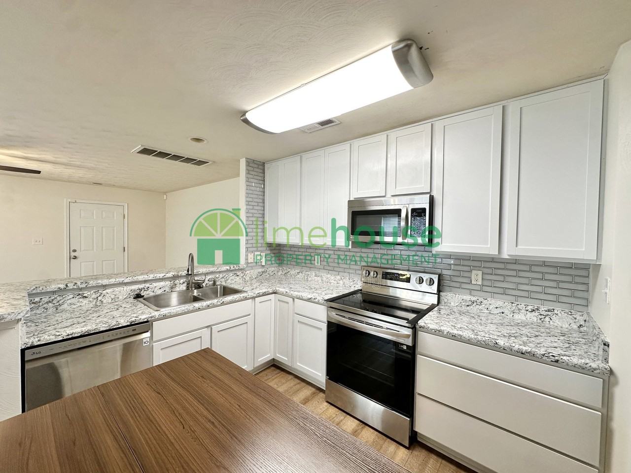 1323 Hoover Ave - Photo 6 of 18