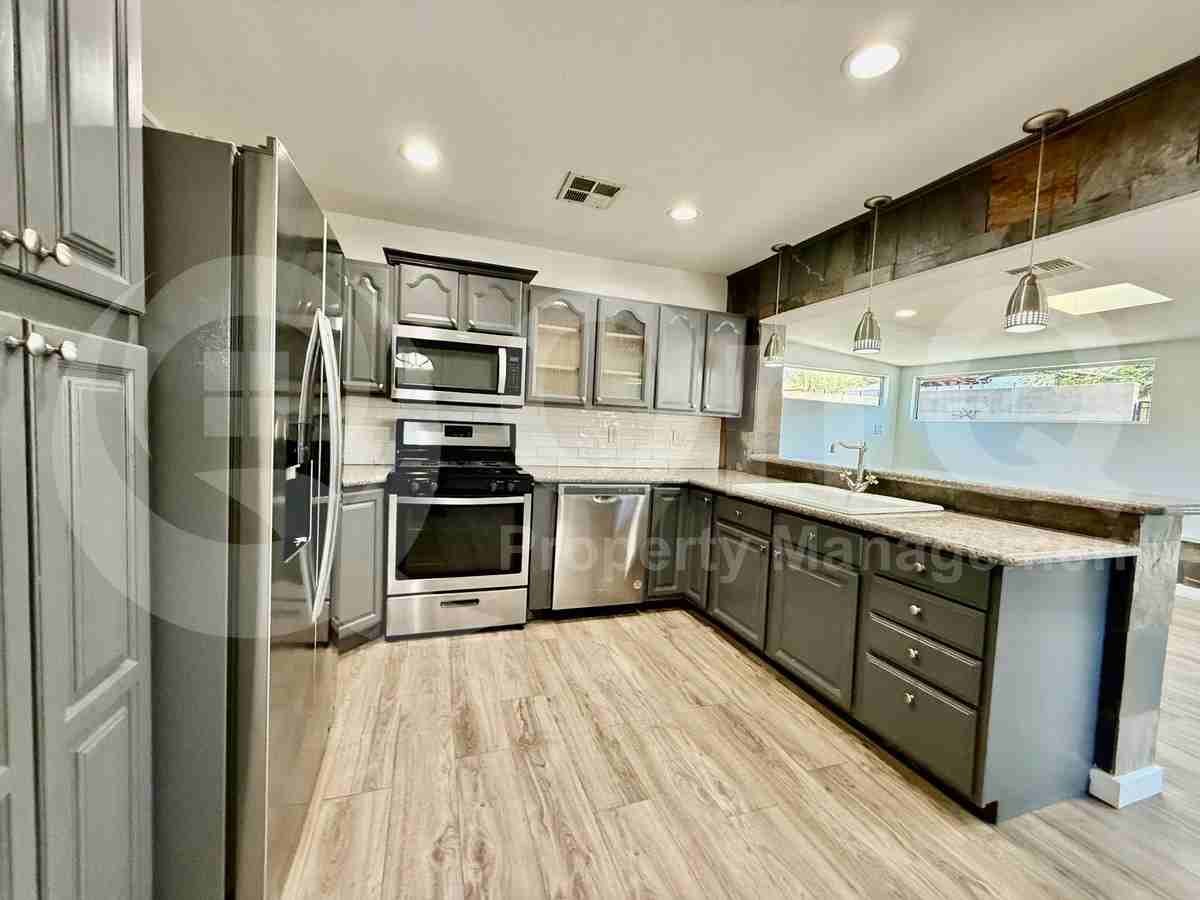 9441 N 15th Pl - Photo 5 of 23