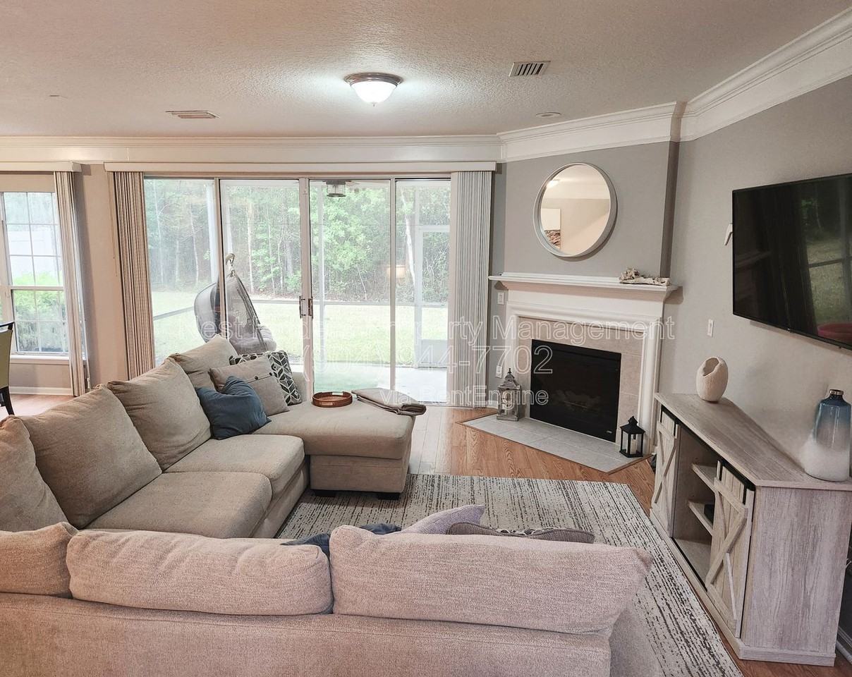 3857 Lionheart Dr - Photo 4 of 27