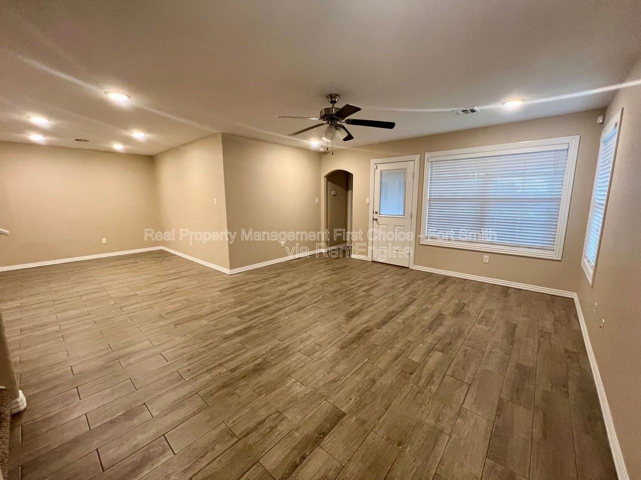 6617 Leightyn Ln - Photo 3 of 24