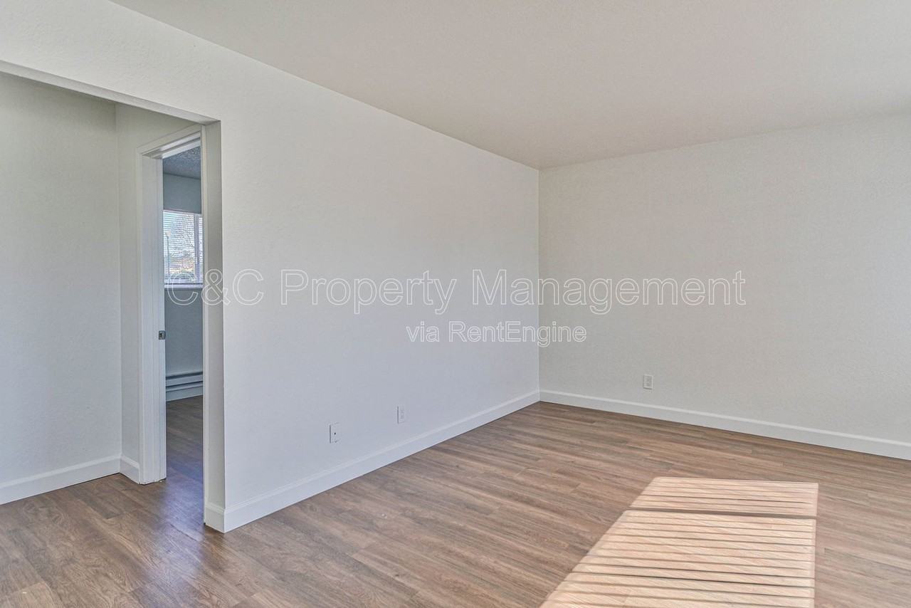 290 Pennsylvania Dr #9 - Photo 5 of 9