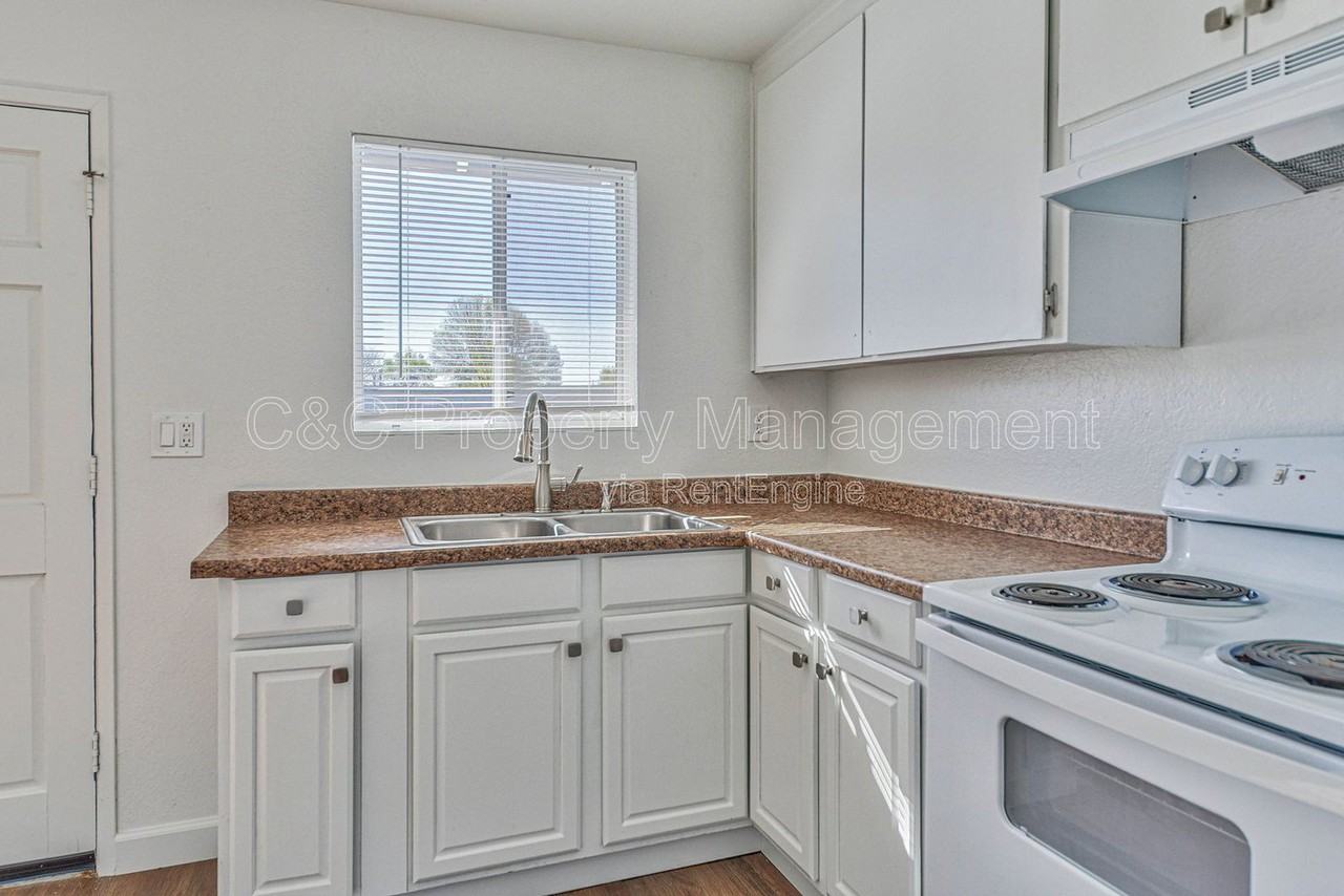 290 Pennsylvania Dr #9 - Photo 6 of 9