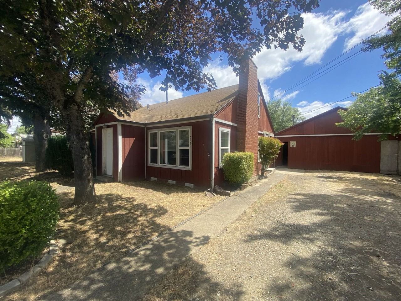 310 Se Gregory Dr - Photo 2 of 25