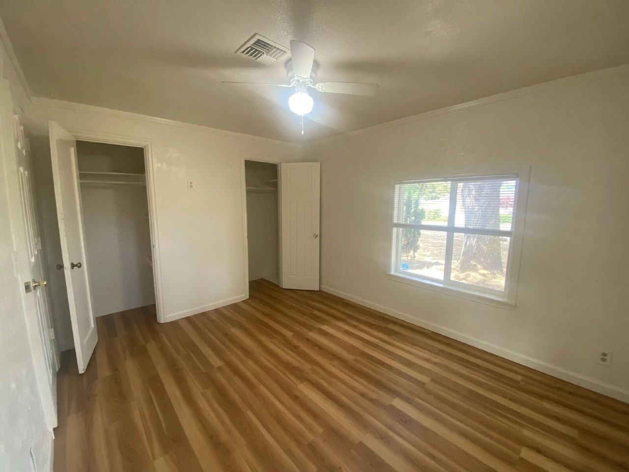 310 Se Gregory Dr - Photo 5 of 25