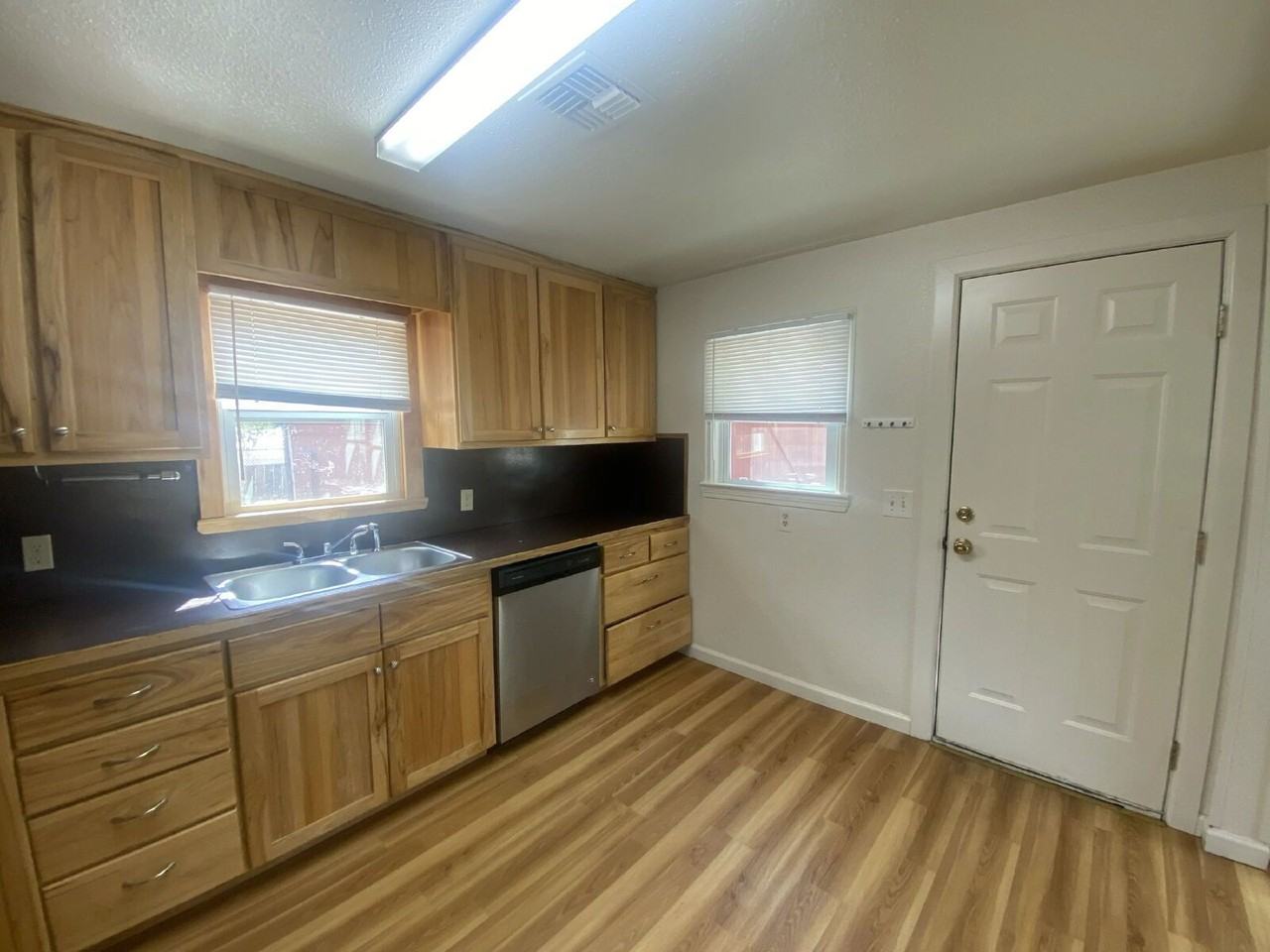 310 Se Gregory Dr - Photo 7 of 25