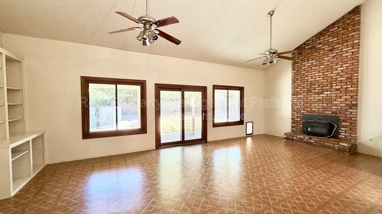 3305 E Palo Alto Ave - Photo 4 of 18