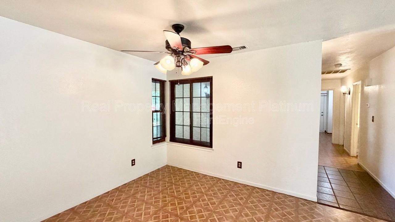 3305 E Palo Alto Ave - Photo 6 of 18