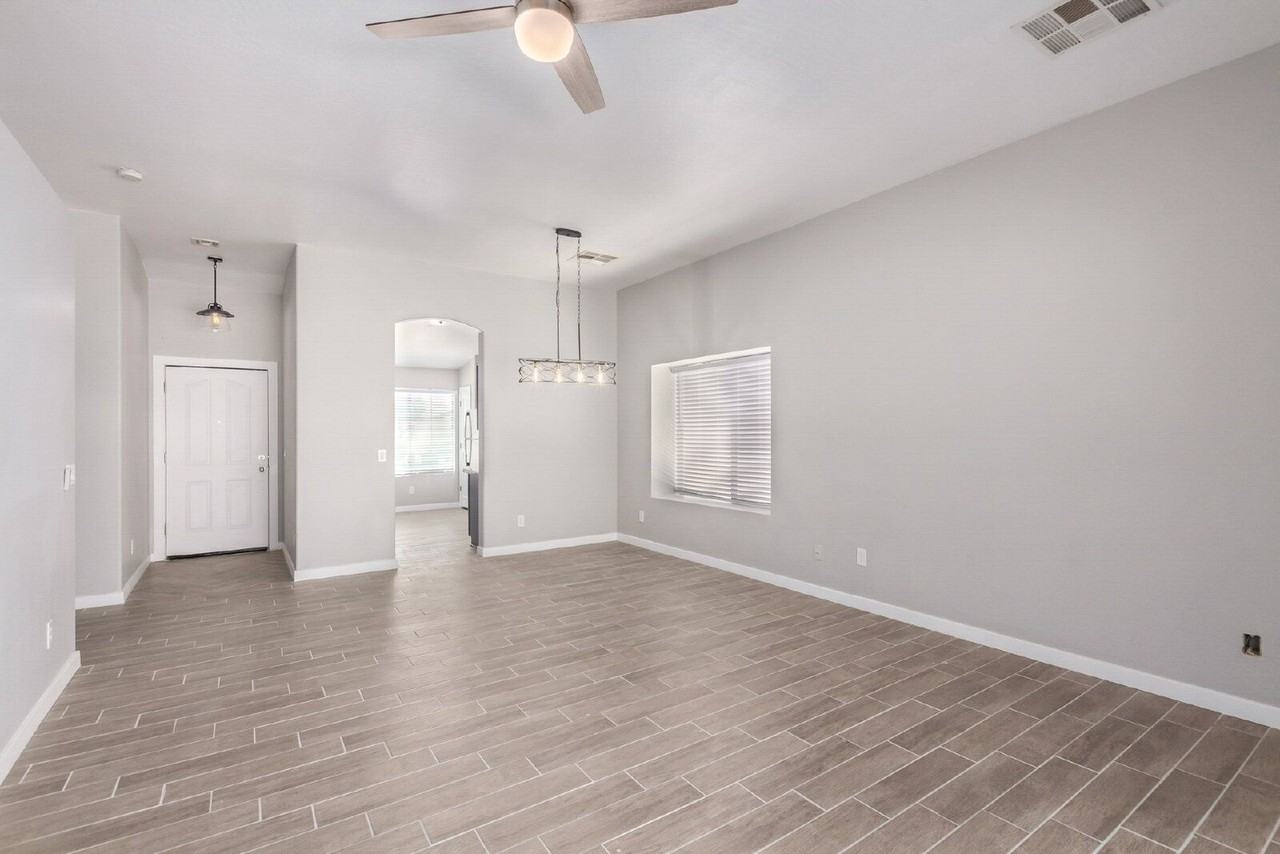 10012 W Wood St - Photo 3 of 23