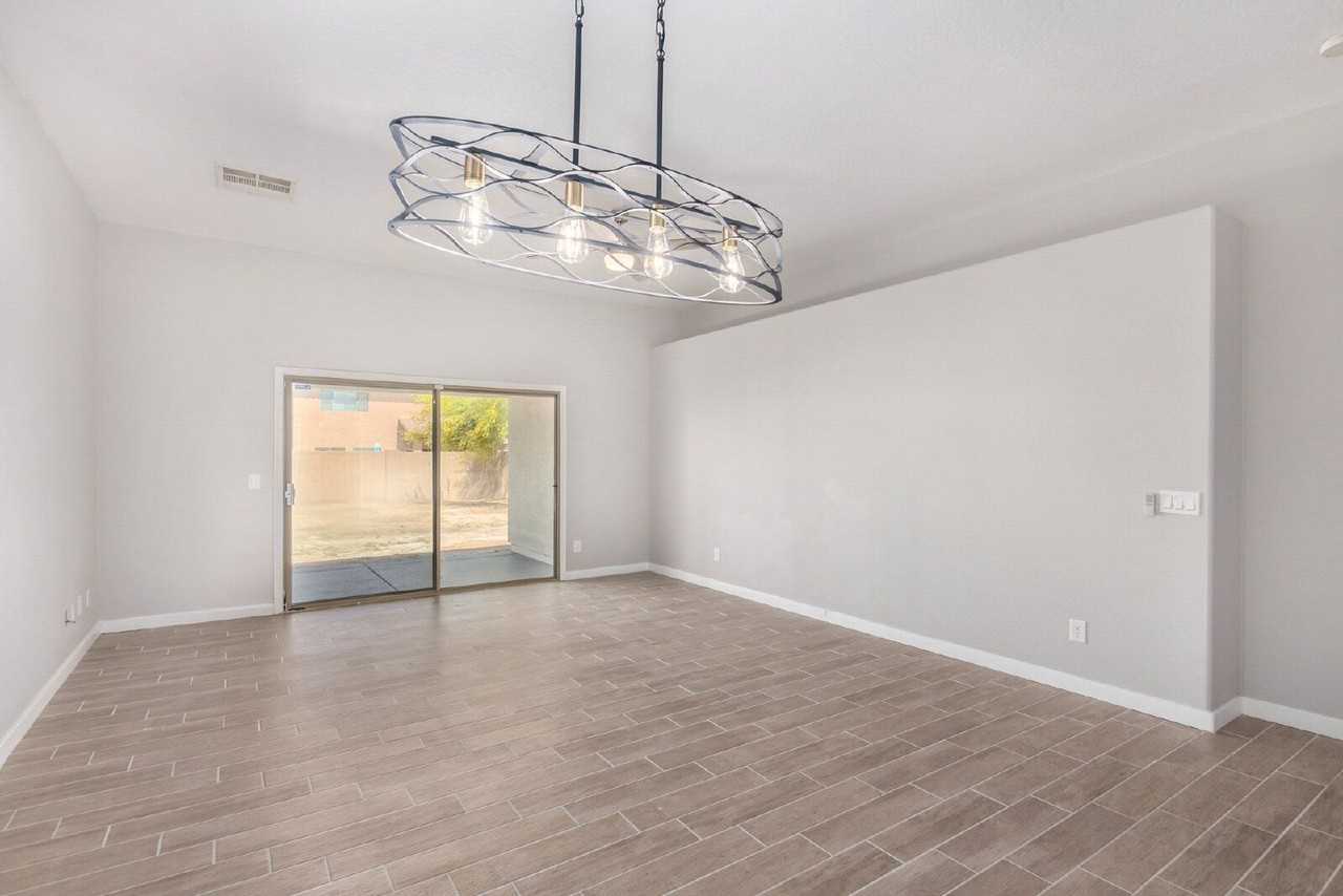 10012 W Wood St - Photo 5 of 23