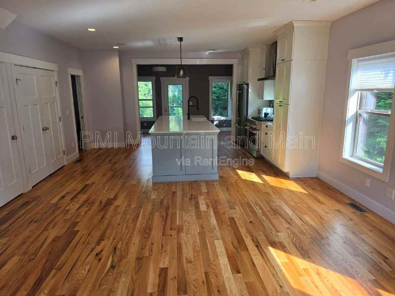 156 Bradley St - Photo 3 of 48