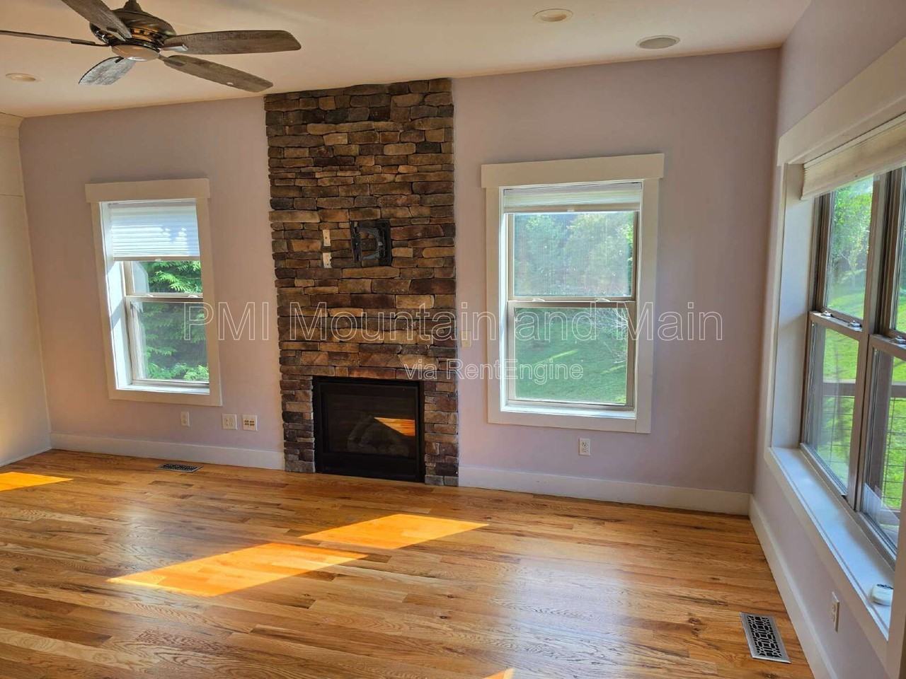 156 Bradley St - Photo 4 of 48