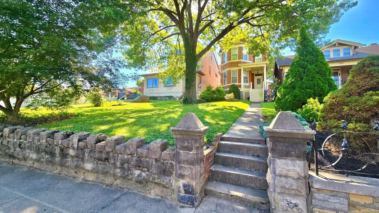 214 Fairfield Ave #1 - Photo 2 of 31