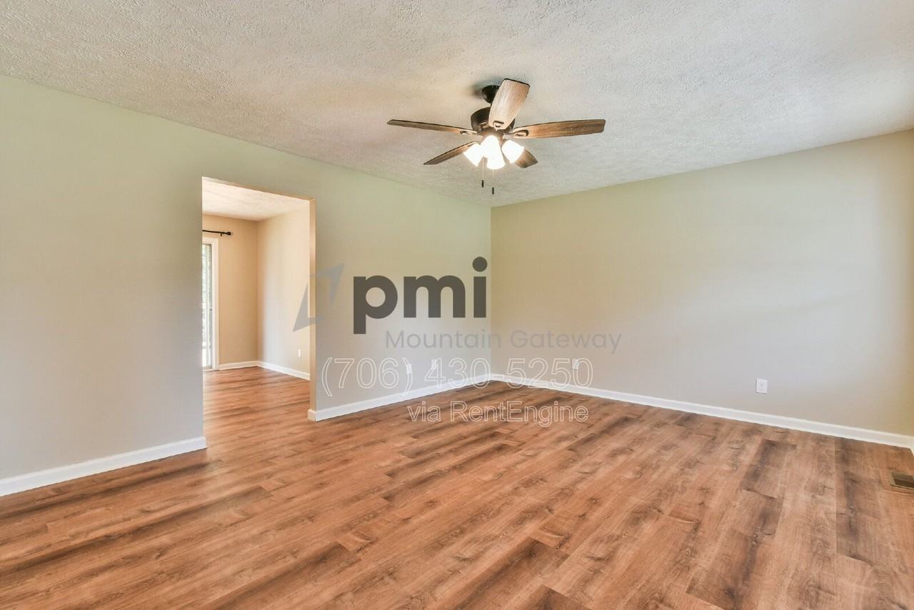 138 Sunset Oaks Dr - Photo 2 of 32