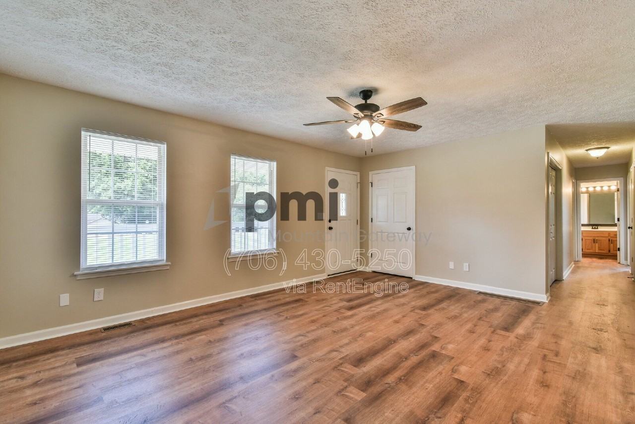 138 Sunset Oaks Dr - Photo 4 of 32